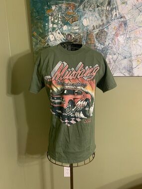 Ford Mustang T-shirt in size M.